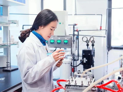 天津大學(xué)組織攝影愛好者走進(jìn)膜科學(xué)與海水淡化實(shí)驗(yàn)室